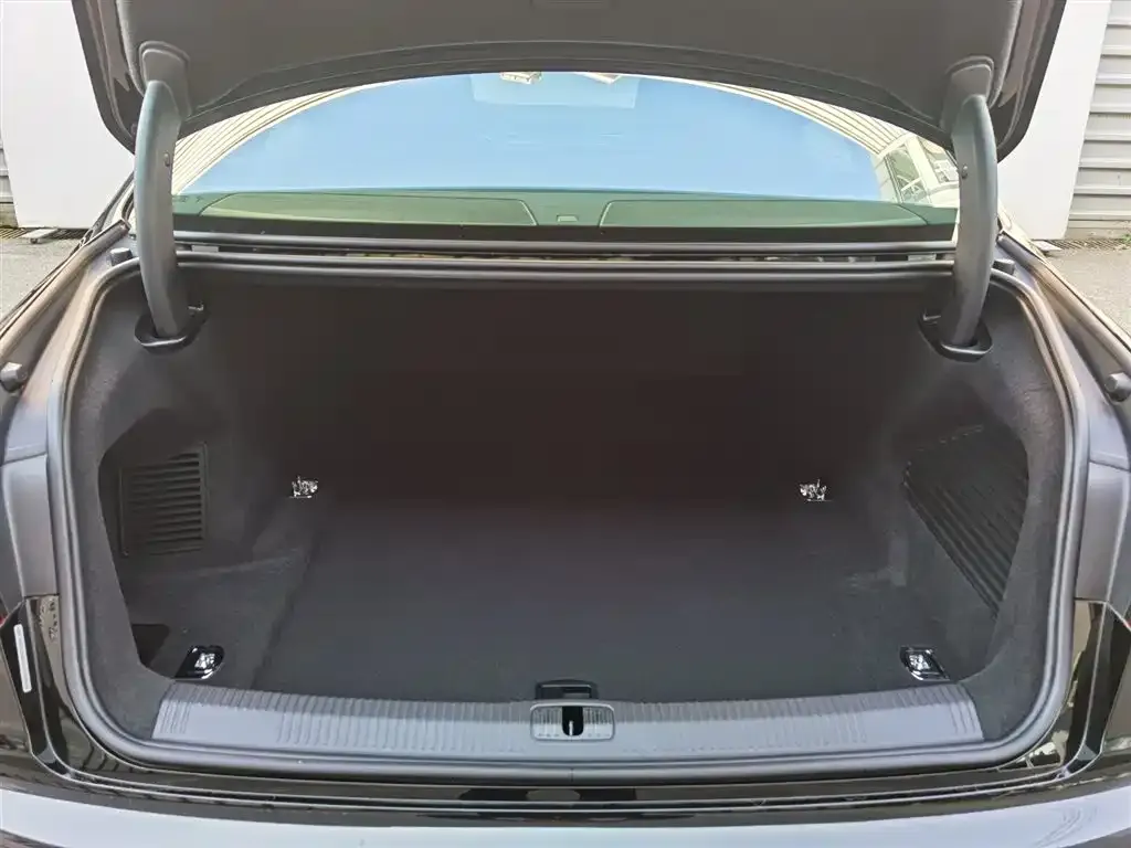 Audi A8 2025 из CN, фото 2