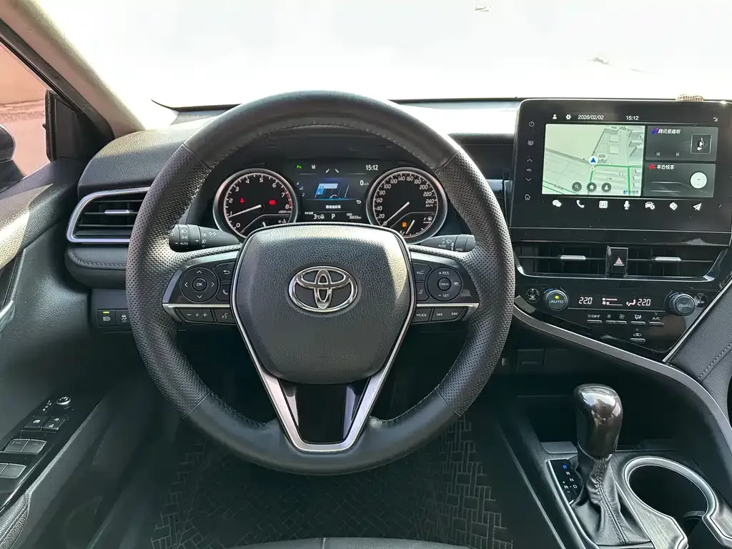 Toyota Camry — фото 6