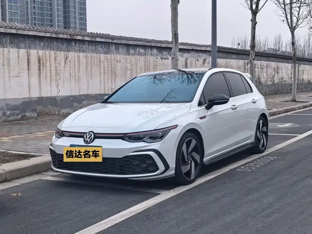 Volkswagen Golf GTI — фото 1