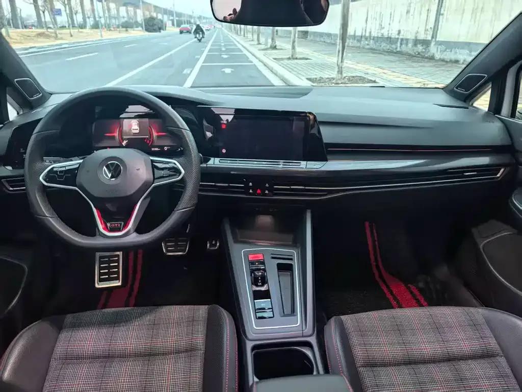 Volkswagen Golf GTI — фото 7