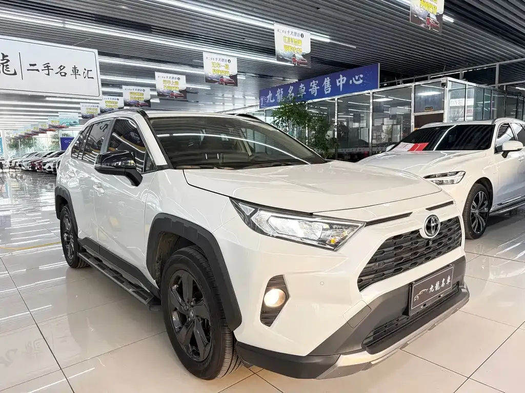 Toyota RAV4 2023 из CN, фото 5