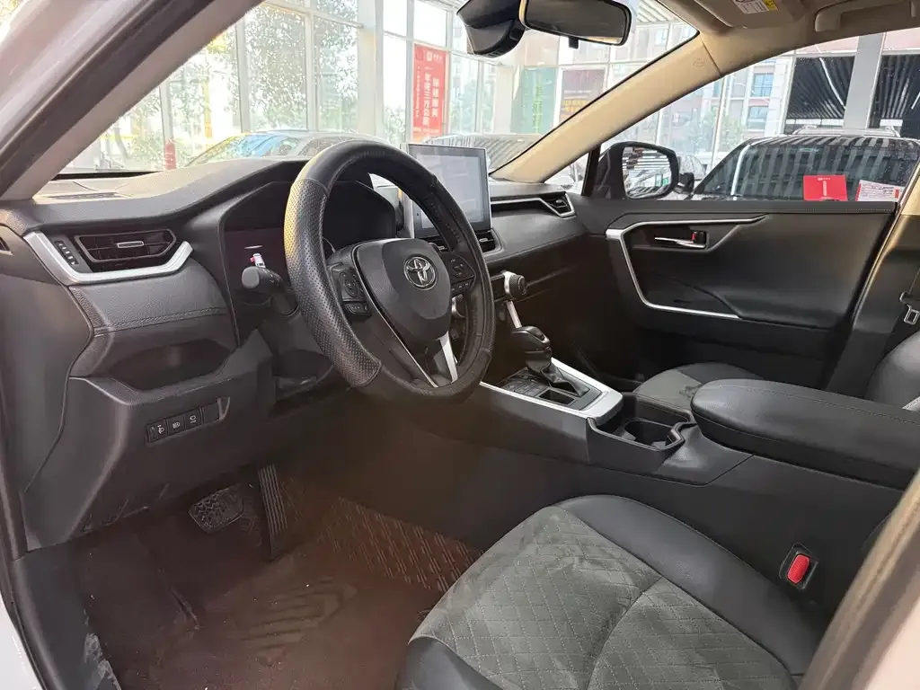 Toyota RAV4 2023 из CN, фото 7