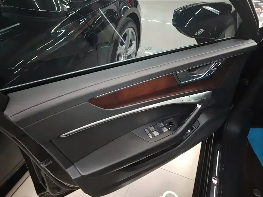 Audi A6L 2023 из CN, фото 8