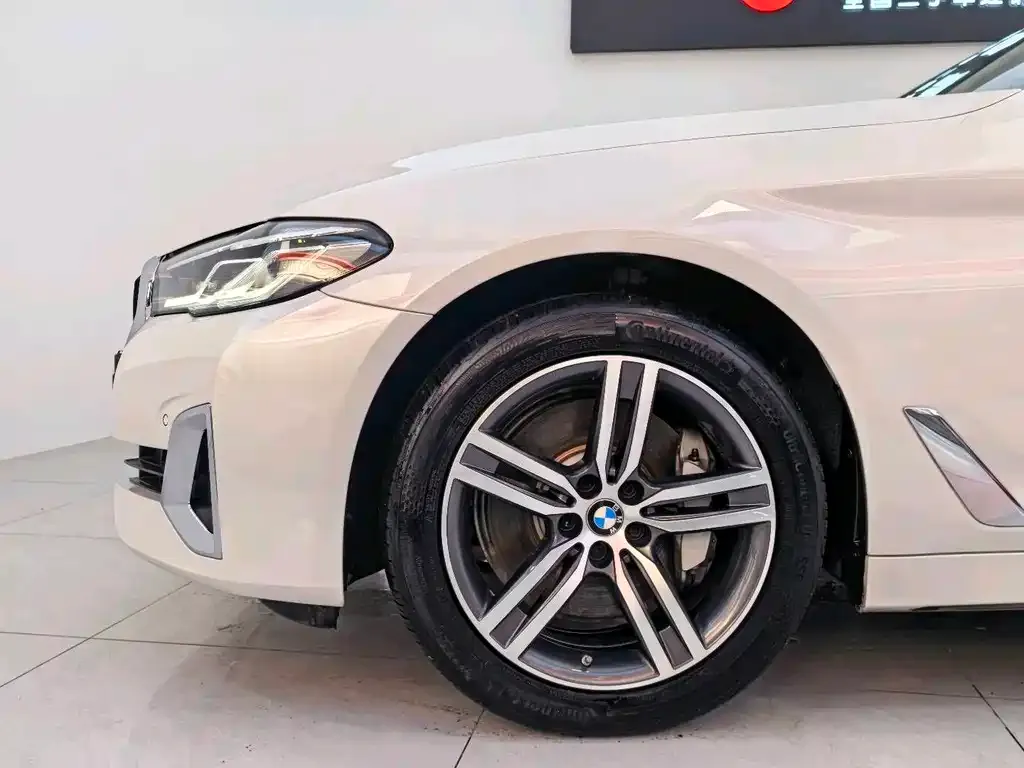 BMW 5 Series — фото 4