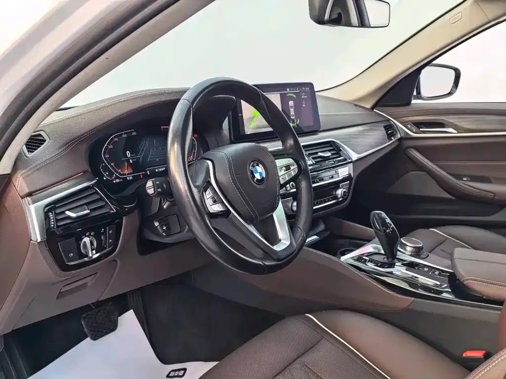 BMW 5 Series — фото 10