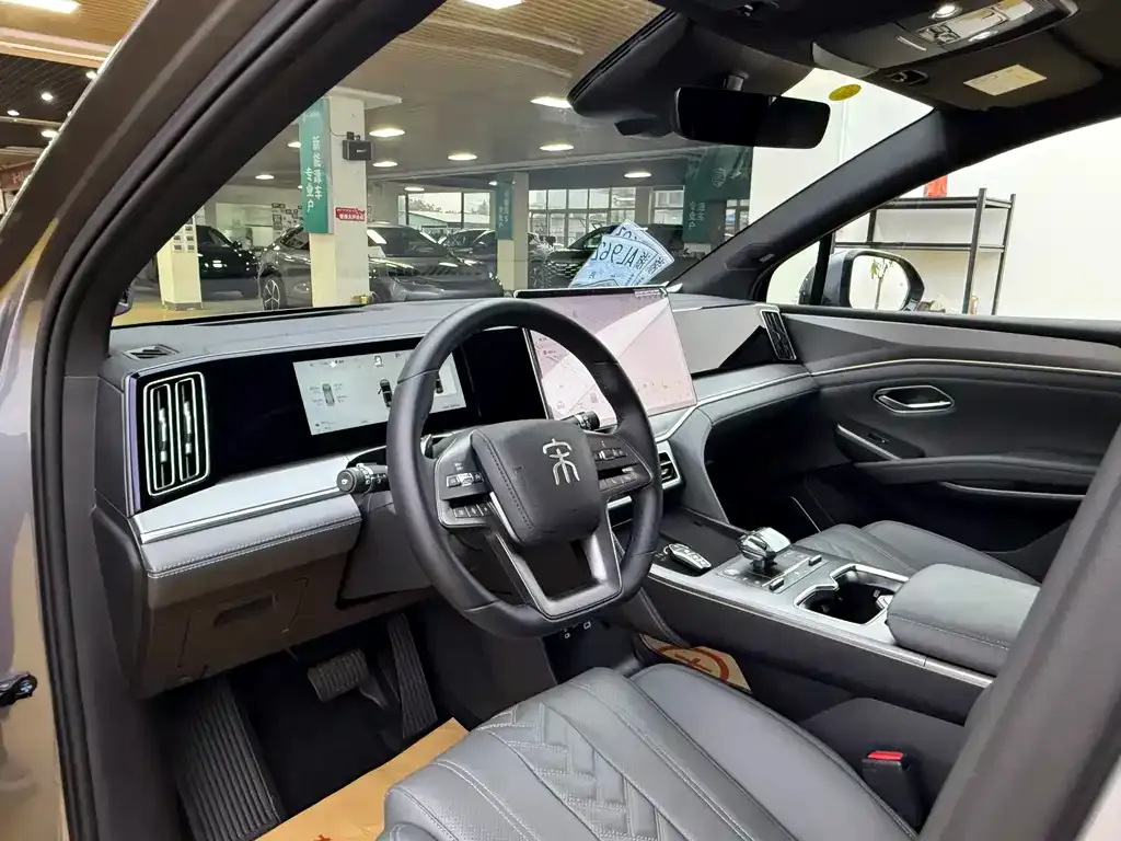 BYD L DM-i — фото 4