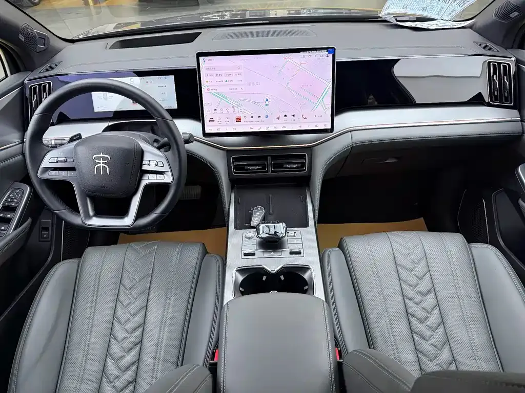 BYD L DM-i — фото 3