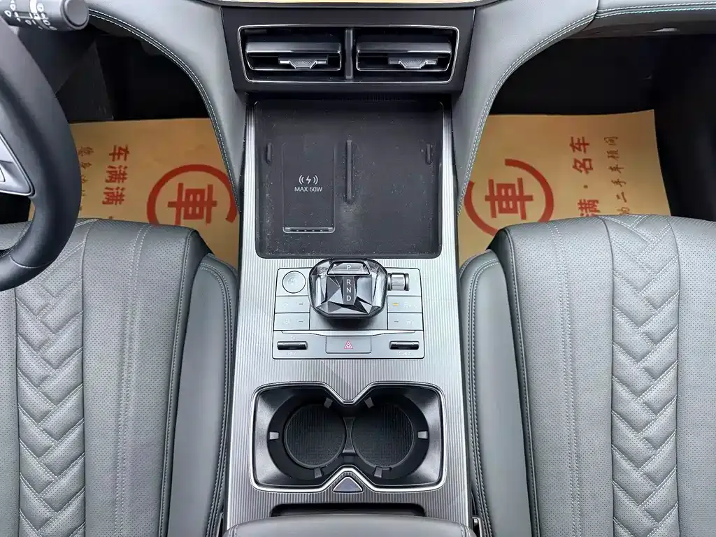 BYD L DM-i — фото 7