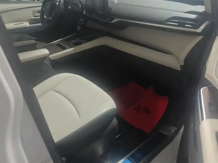 Toyota Granvia 2024 из CN, фото 10