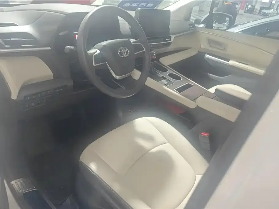 Toyota Granvia 2024 из CN, фото 6