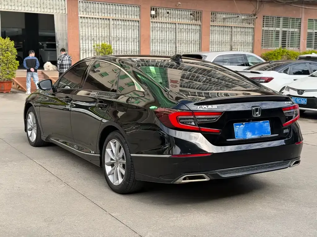 Honda Accord — фото 4