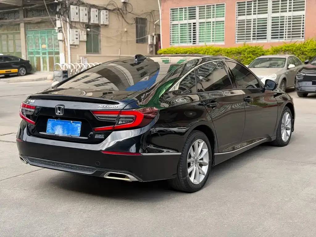 Honda Accord — фото 5