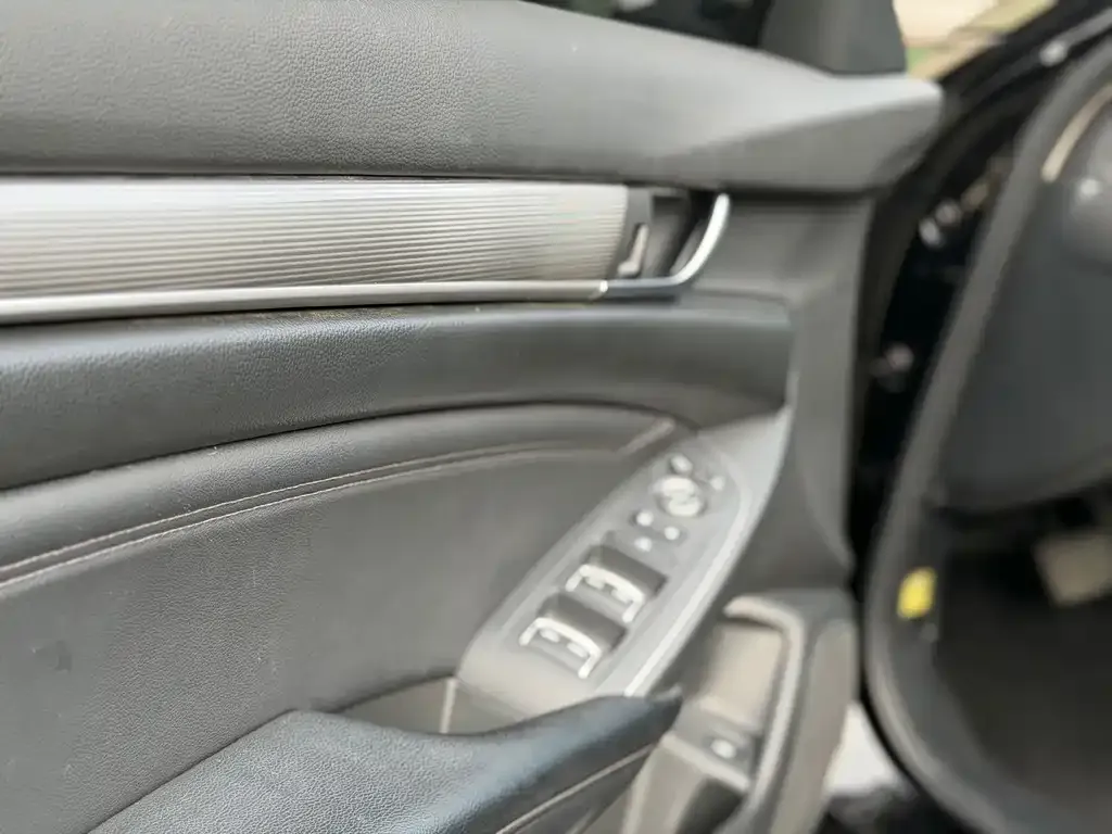 Honda Accord — фото 10