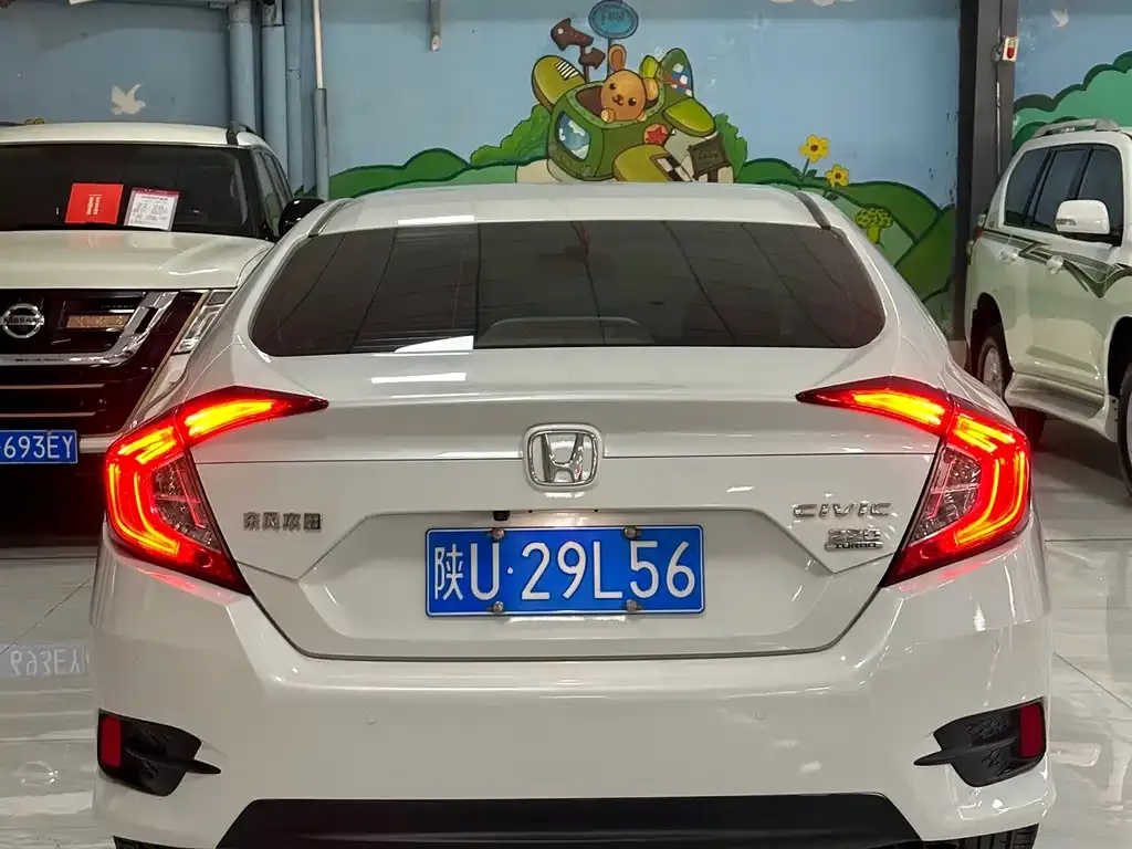Honda Civic — фото 8
