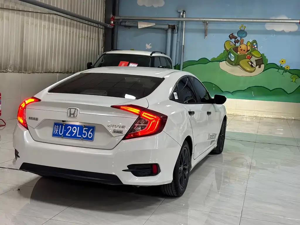 Honda Civic — фото 3
