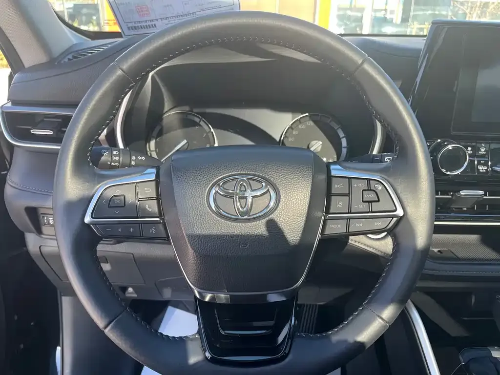 Toyota Highlander — фото 2