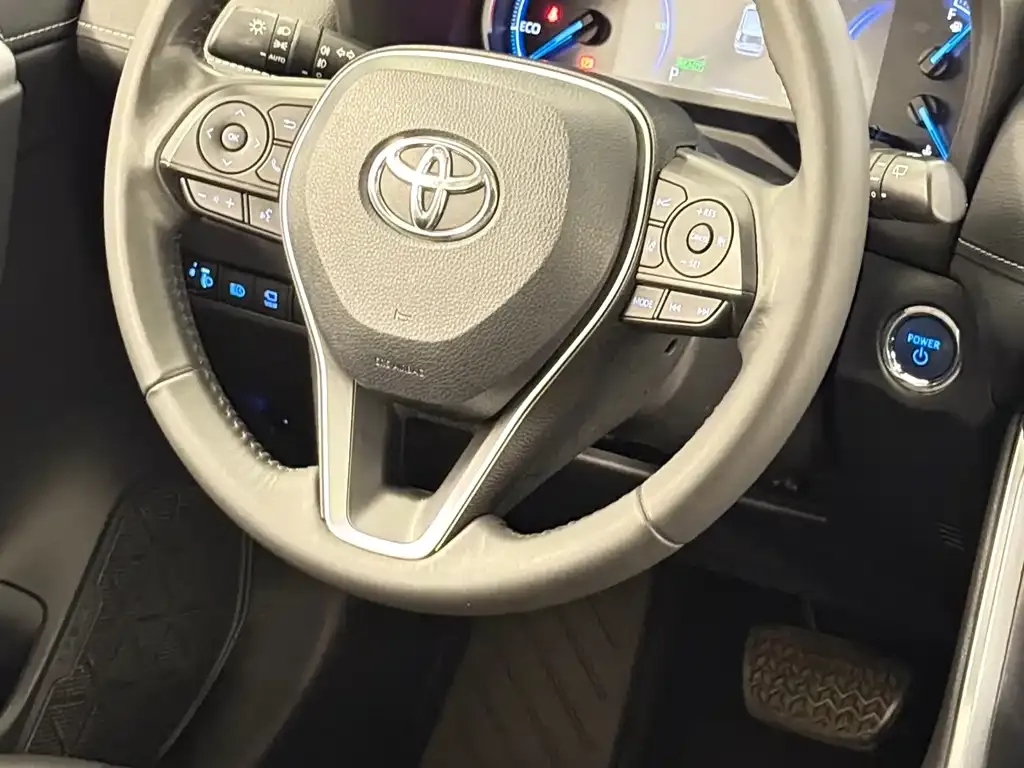 Toyota RAV4 — фото 6