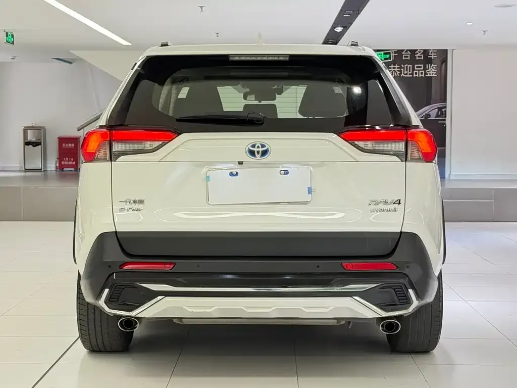 Toyota RAV4 — фото 7