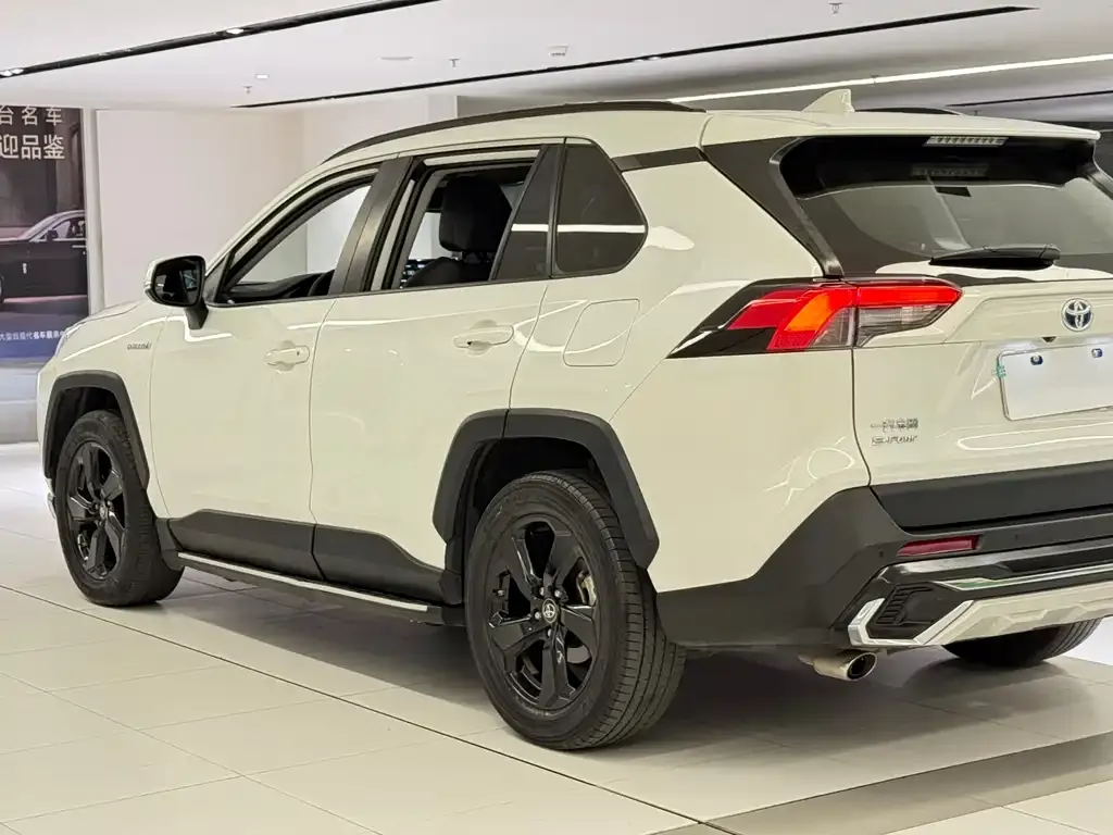 Toyota RAV4 — фото 9