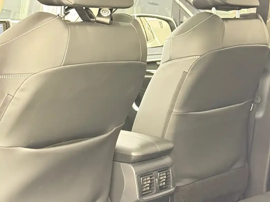 Toyota RAV4 — фото 2