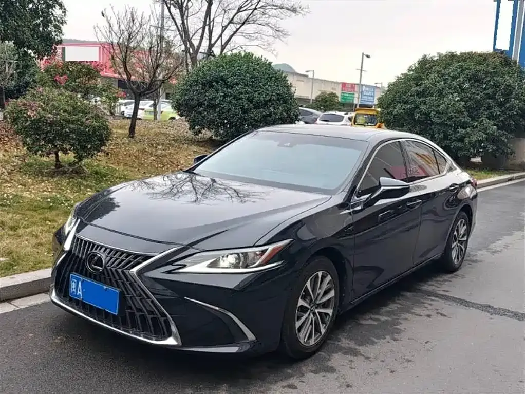 Lexus ES — фото 1