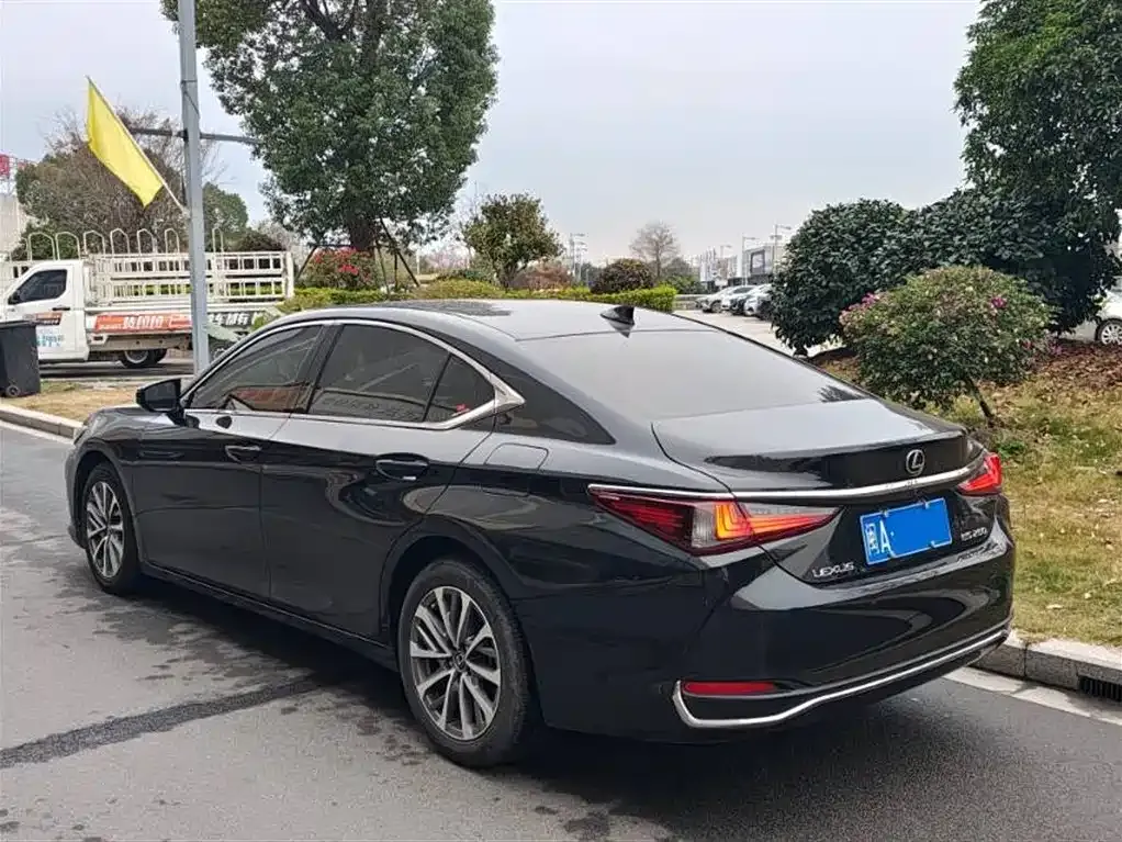 Lexus ES — фото 9