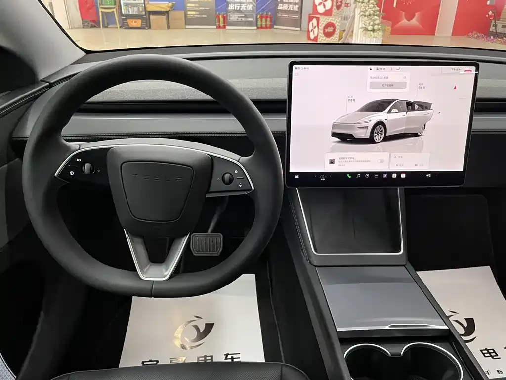 Tesla Model Y — фото 9
