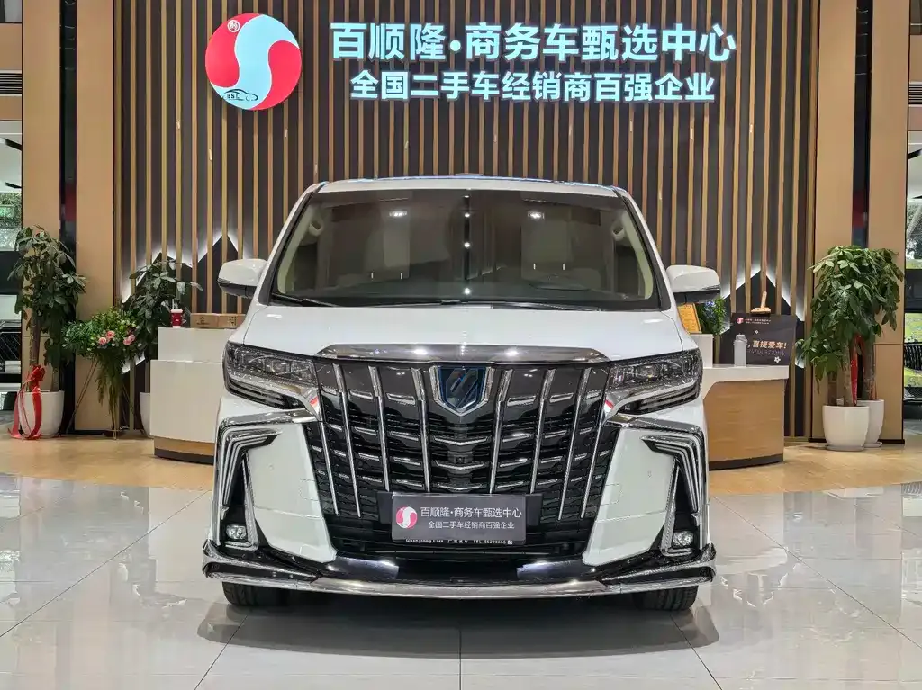 Toyota Alphard 2023 из CN, фото 1