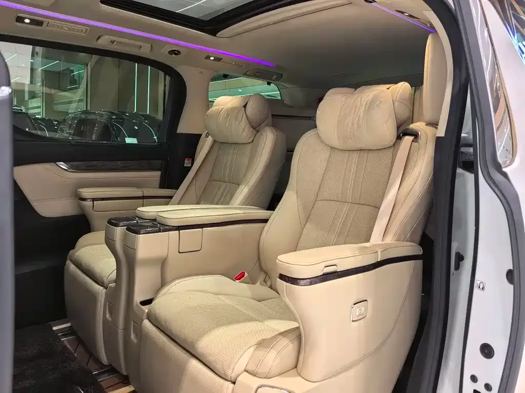 Toyota Alphard 2023 из CN, фото 6
