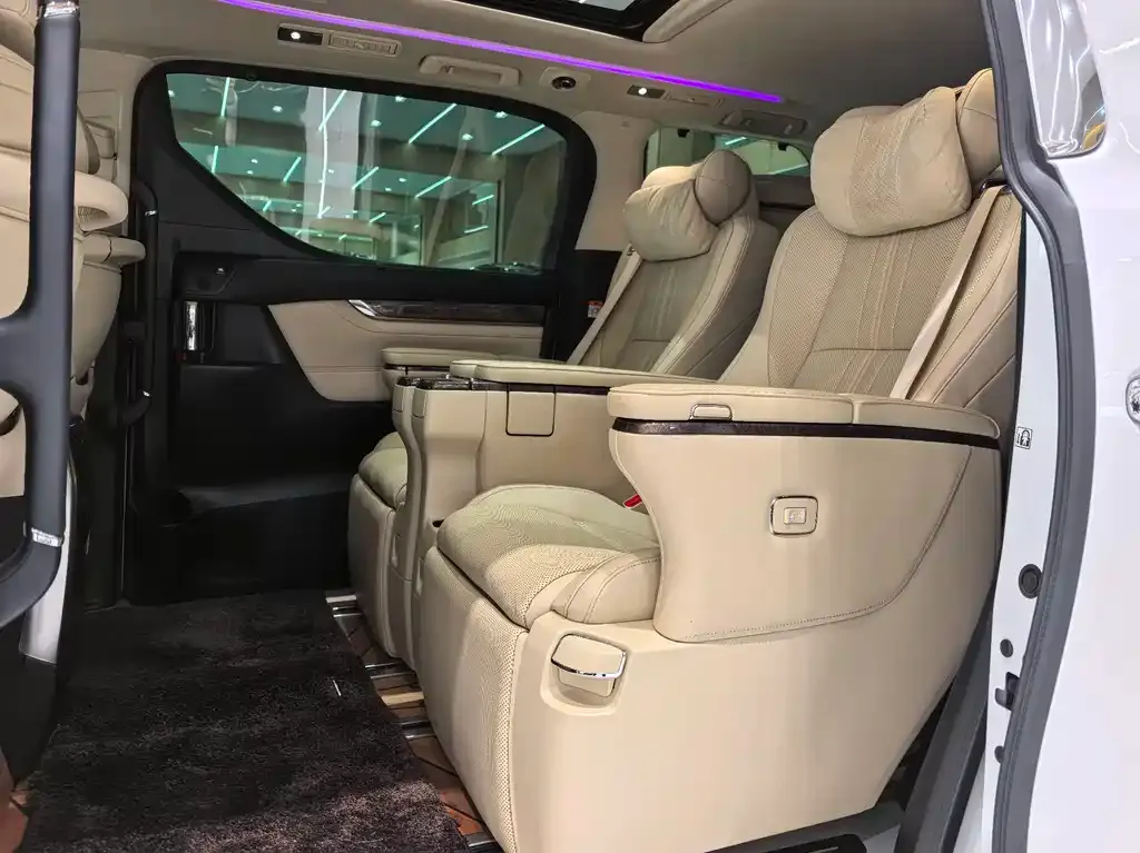 Toyota Alphard 2023 из CN, фото 2