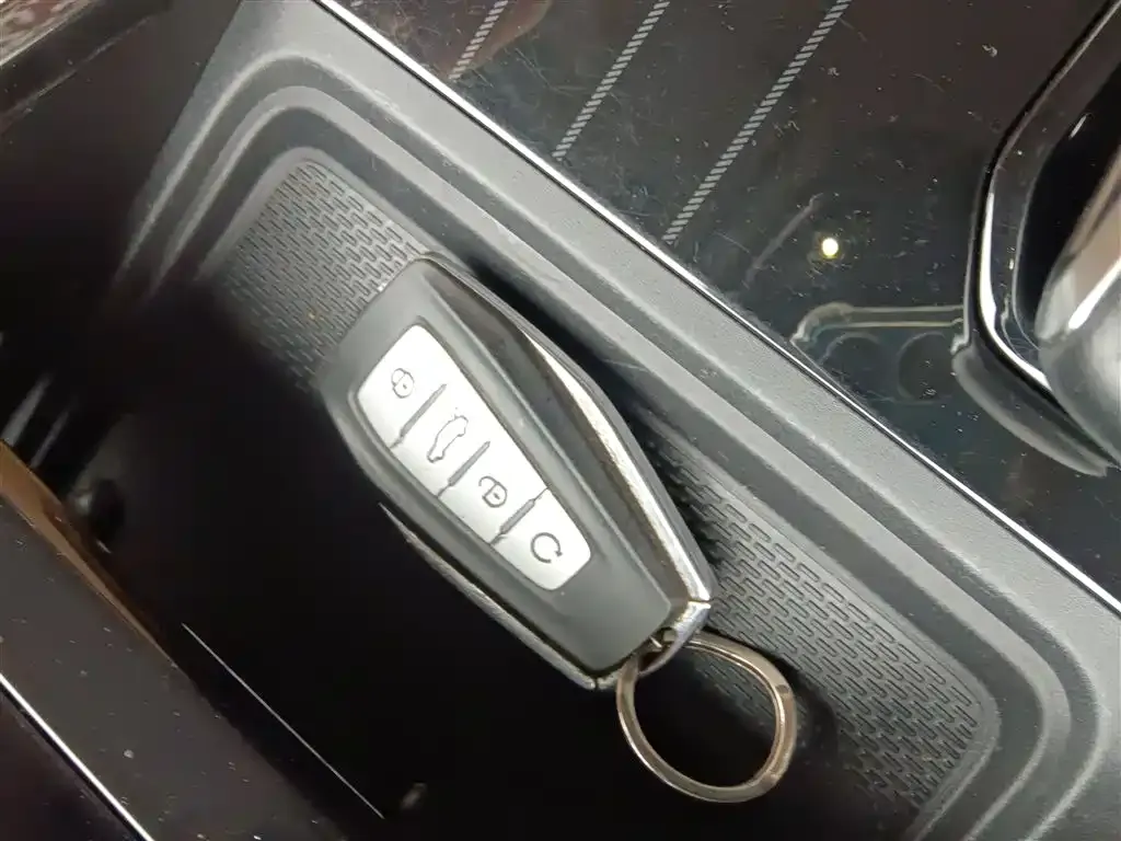 Geely Boyue L 2023 из CN, фото 2