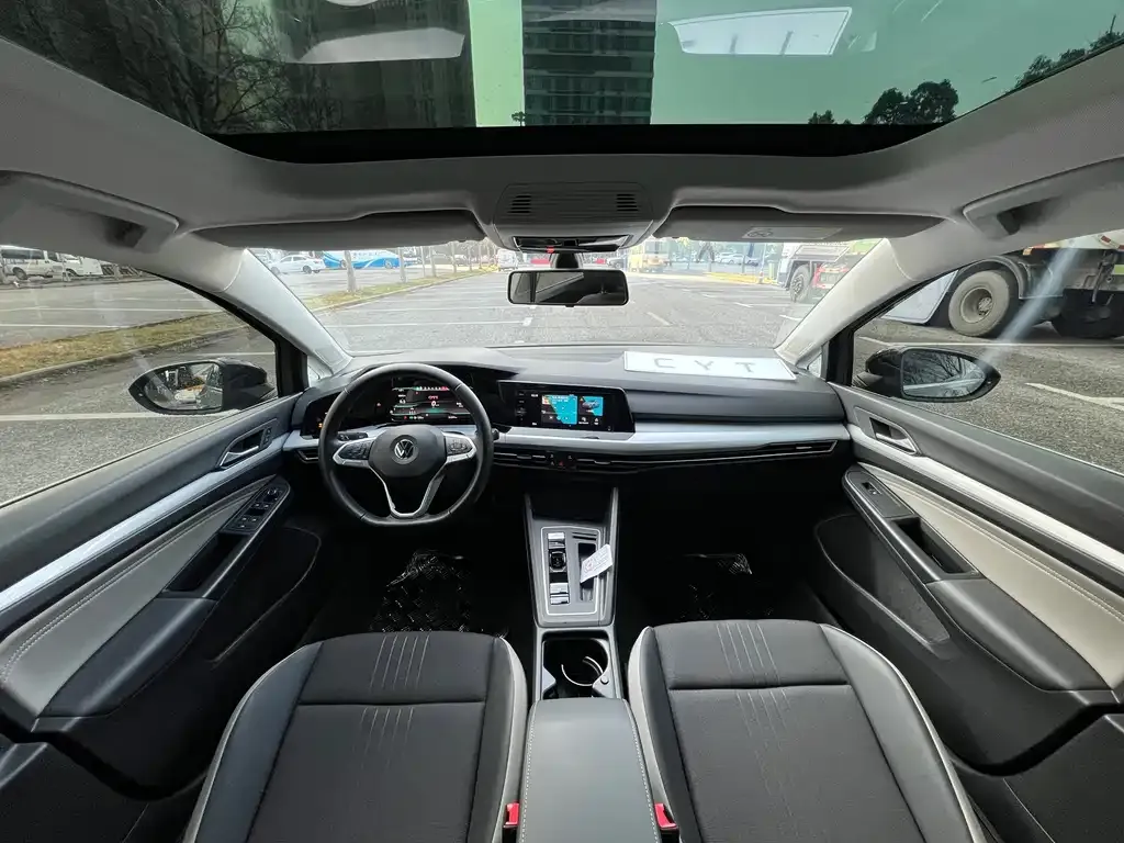 Volkswagen Golf 2022 из CN, фото 2