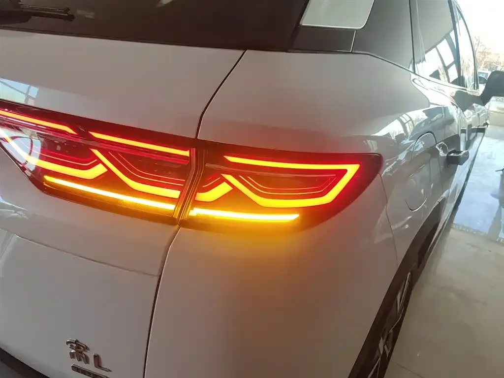 BYD L DM-i — фото 7