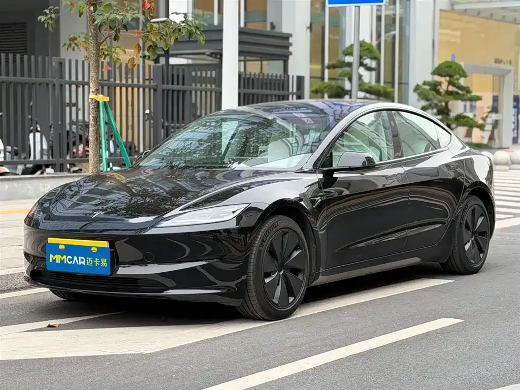 Tesla Model 3 — фото 1