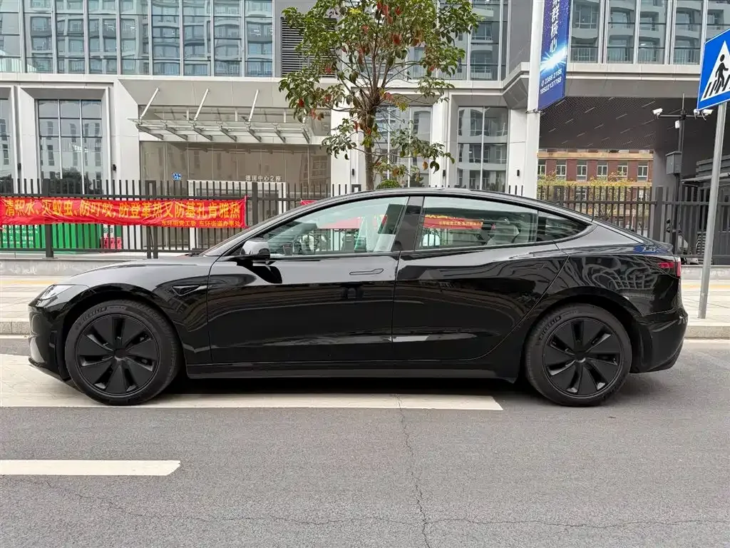 Tesla Model 3 — фото 10