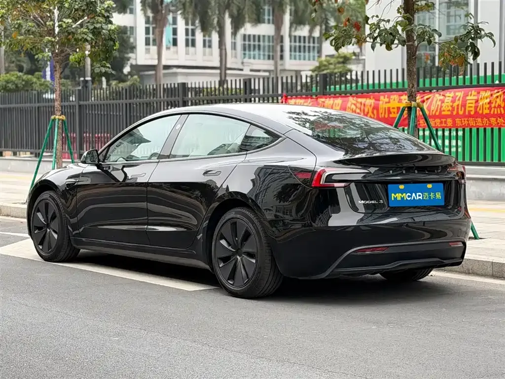 Tesla Model 3 — фото 9