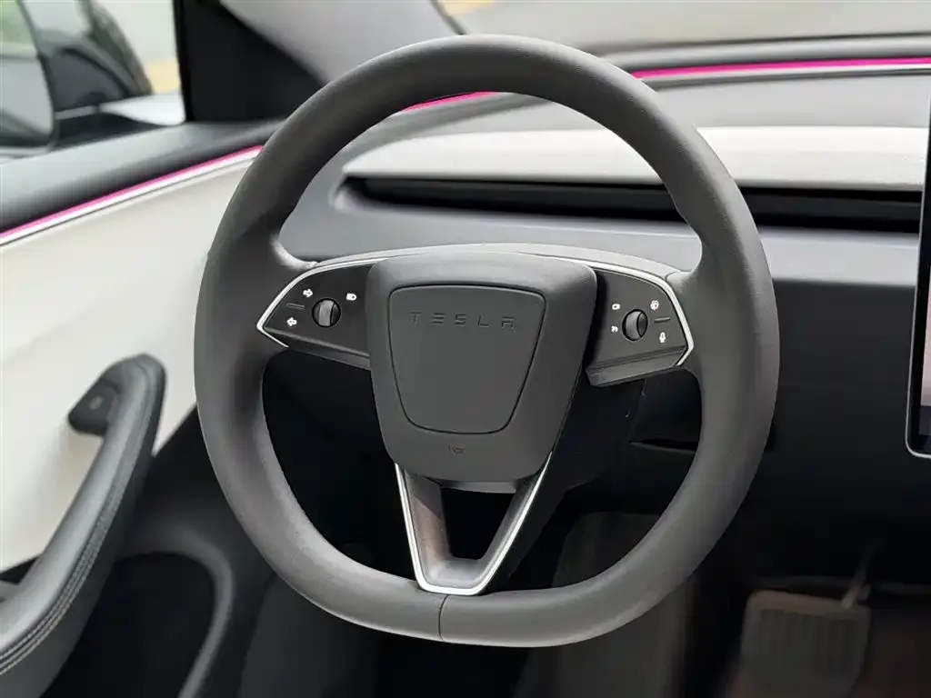 Tesla Model 3 — фото 6
