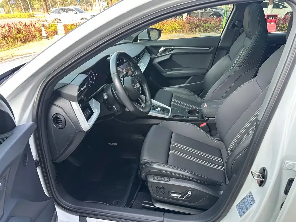 Audi A3 2023 из CN, фото 3