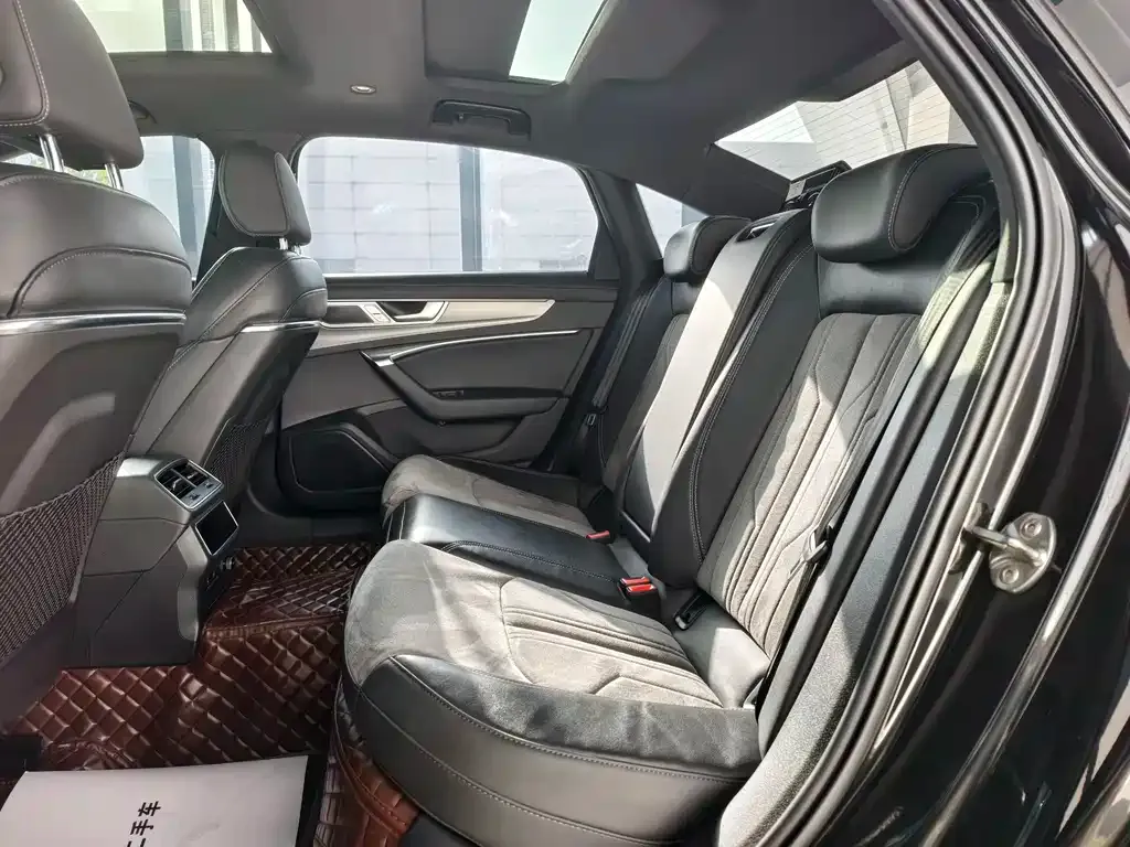 Audi A6L 2023 из CN, фото 6