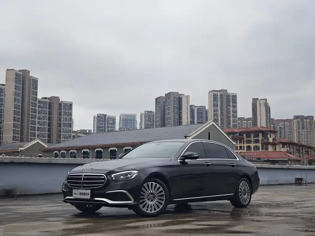 Mercedes-Benz E-Class — фото 1