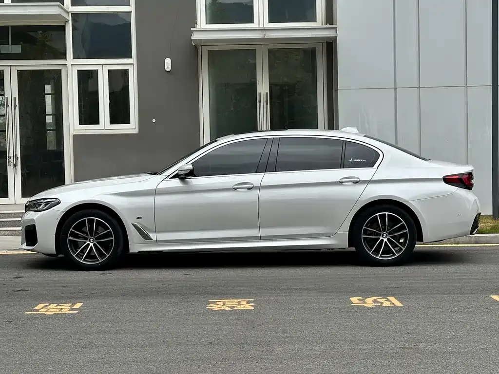 BMW 5 Series — фото 9