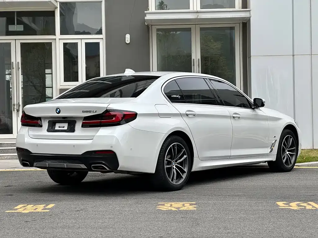 BMW 5 Series — фото 4
