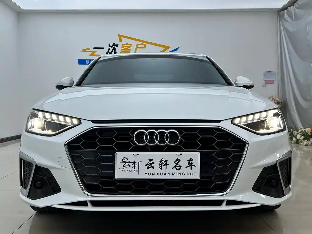 Audi A4L 2022 из CN, фото 2