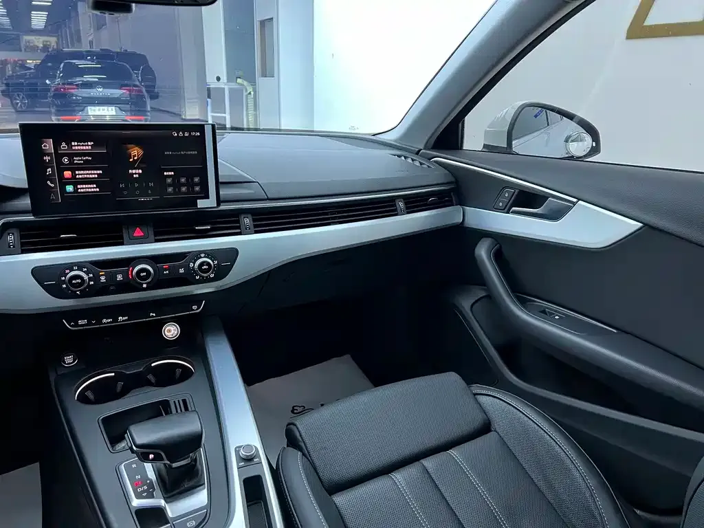 Audi A4L 2022 из CN, фото 4