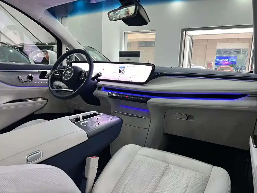 Buick GL8 Hybrid 2024 из CN, фото 5