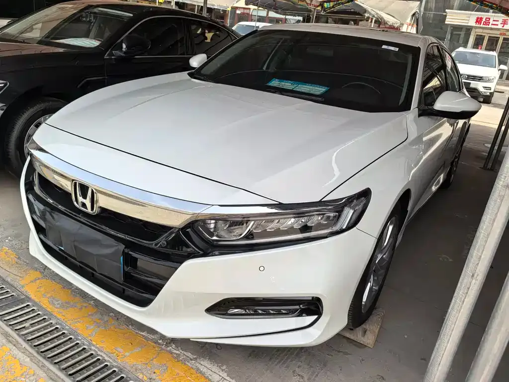 Honda Accord — фото 1
