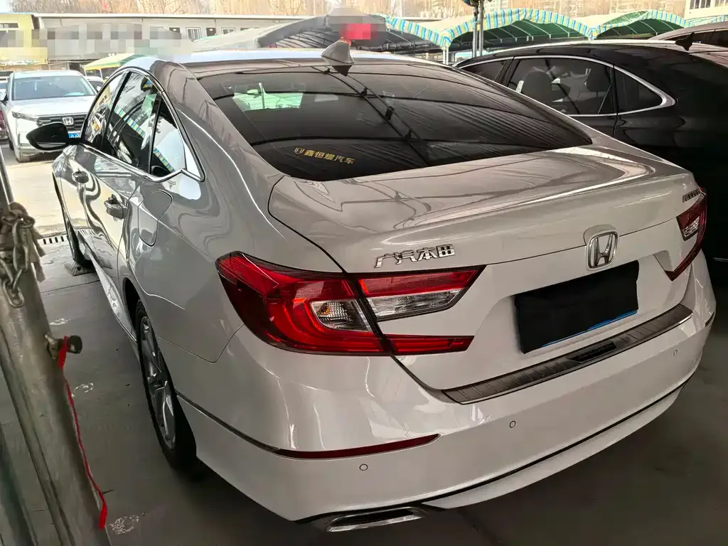 Honda Accord — фото 10