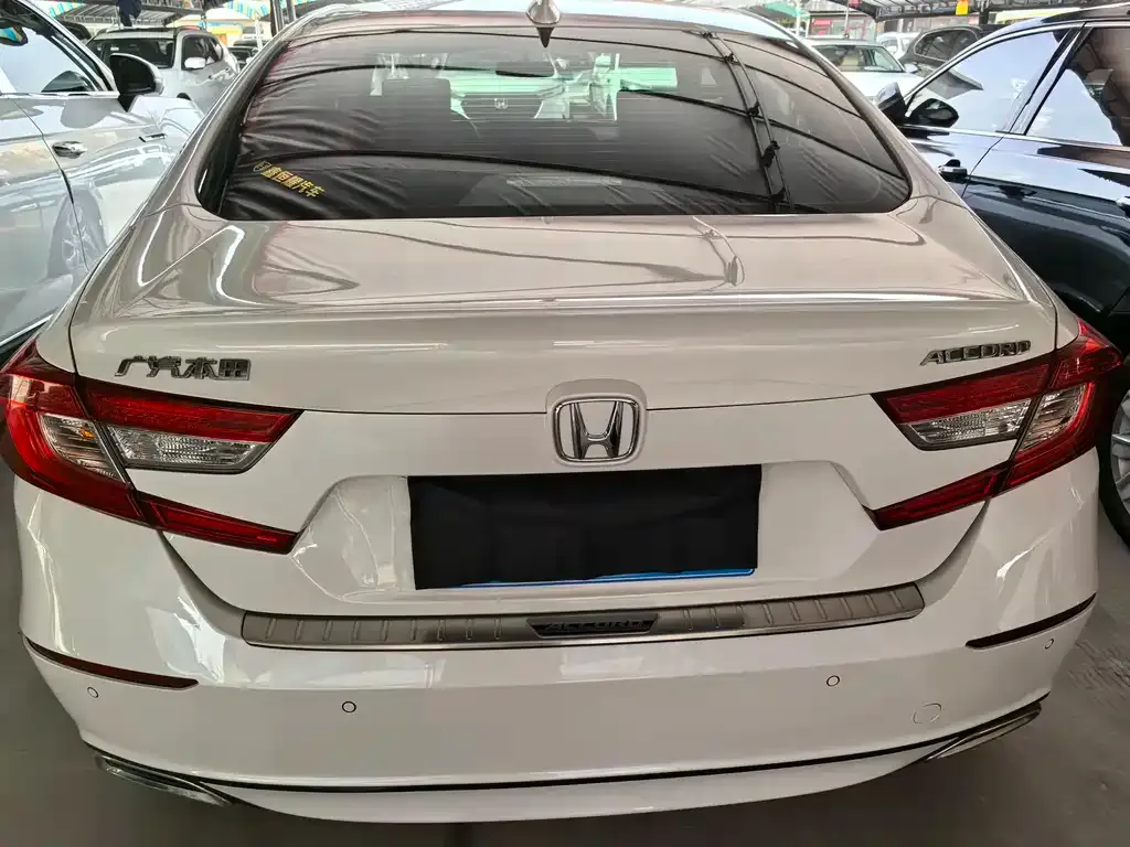 Honda Accord — фото 8