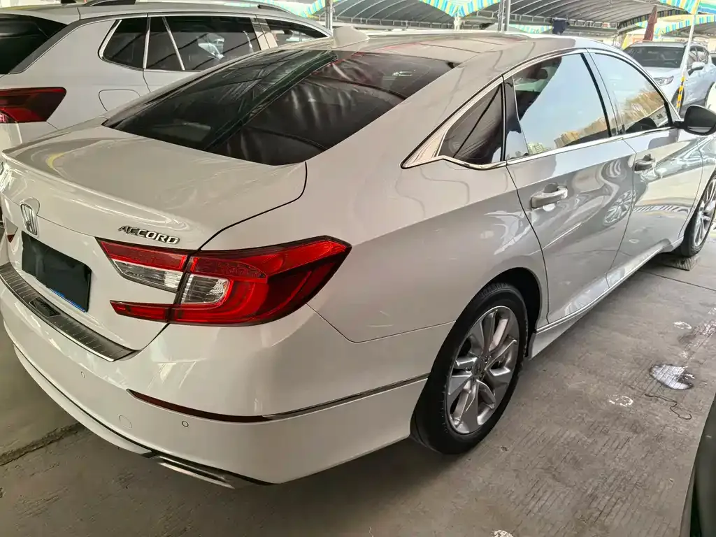 Honda Accord — фото 9