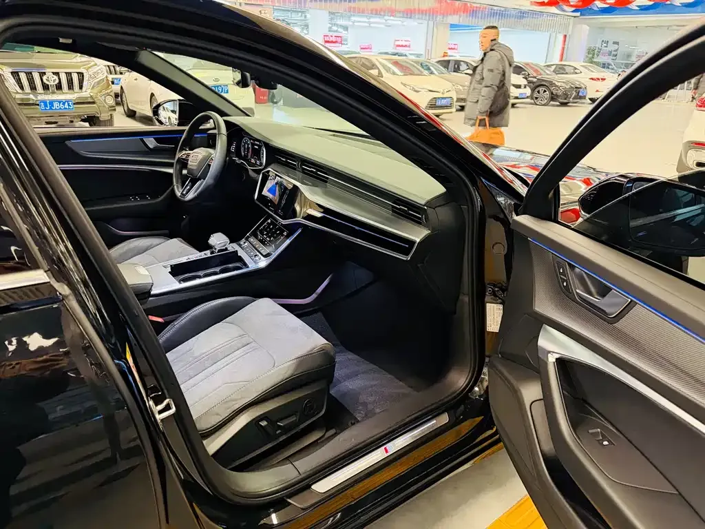 Audi A6L 2021 из CN, фото 6